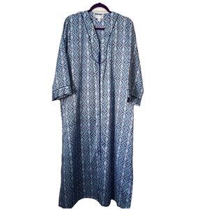 Miss Elaine Size M 3/4 Sleeve Brushed Back Satin Full Zip Robe Multi Blues Print